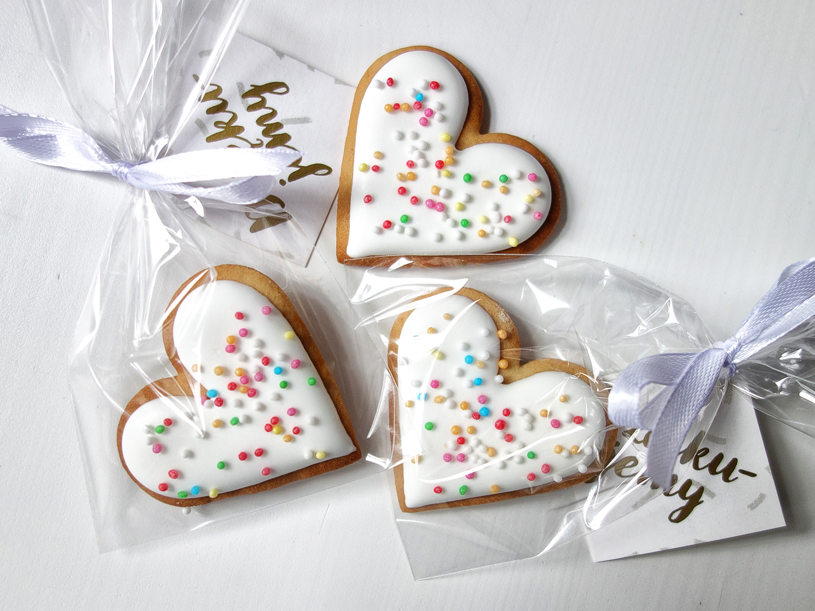 Serduszka z kolorową posypką, pakowane pojedynczo
